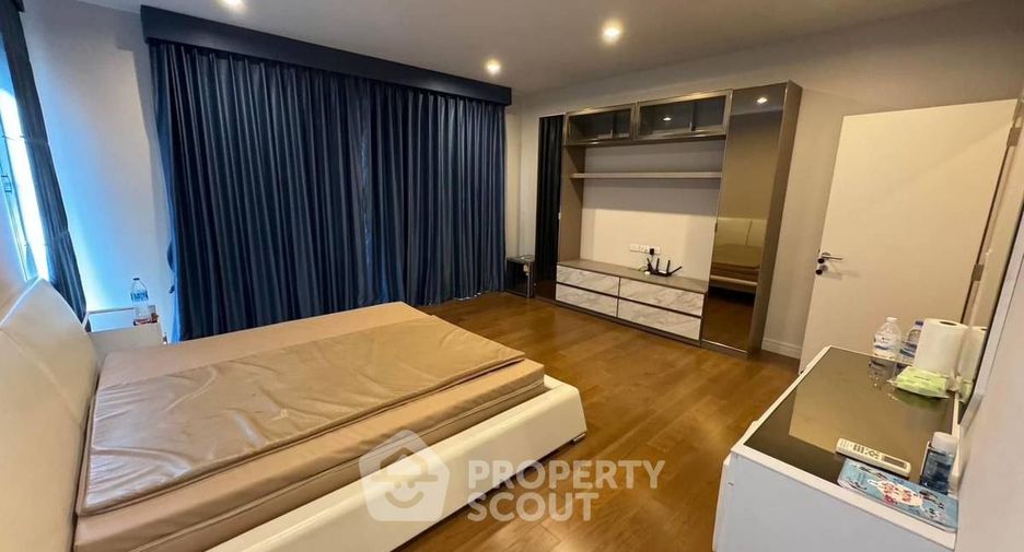 Haus zur Miete mit 4 Zimmer in Prawet, Bangkok