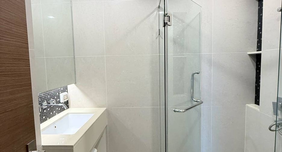 Condo en alquiler de 2 habitaciones en Sathon, Bangkok