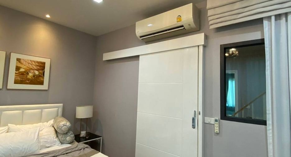 For rent 4 bedrooms townhouse in Prawet, Bangkok