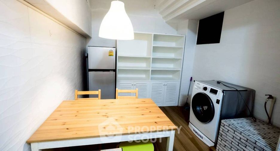 Reihenhaus zur Miete mit 5 Zimmer in Watthana, Bangkok
