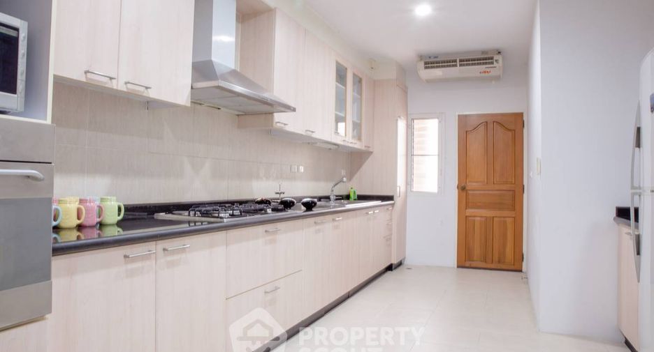 Apartment zur Miete mit 3 Zimmer in Watthana, Bangkok