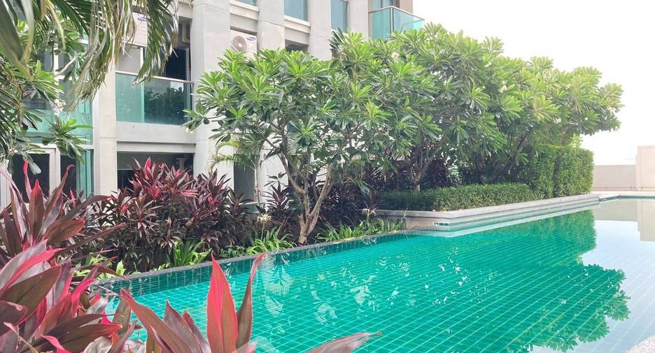 À louer 3 chambres condo à Huai Khwang, Bangkok