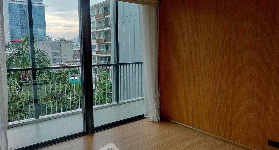 For rent 3 bedrooms apartment in Watthana, Bangkok