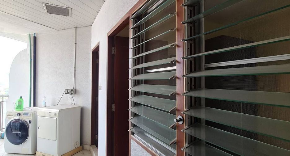 For rent 3 bedrooms condo in Sathon, Bangkok