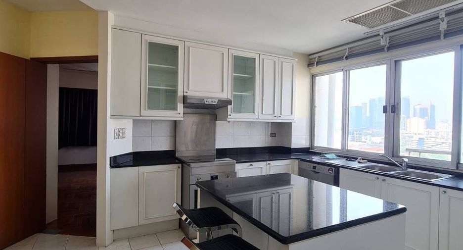 For rent 3 bedrooms condo in Sathon, Bangkok