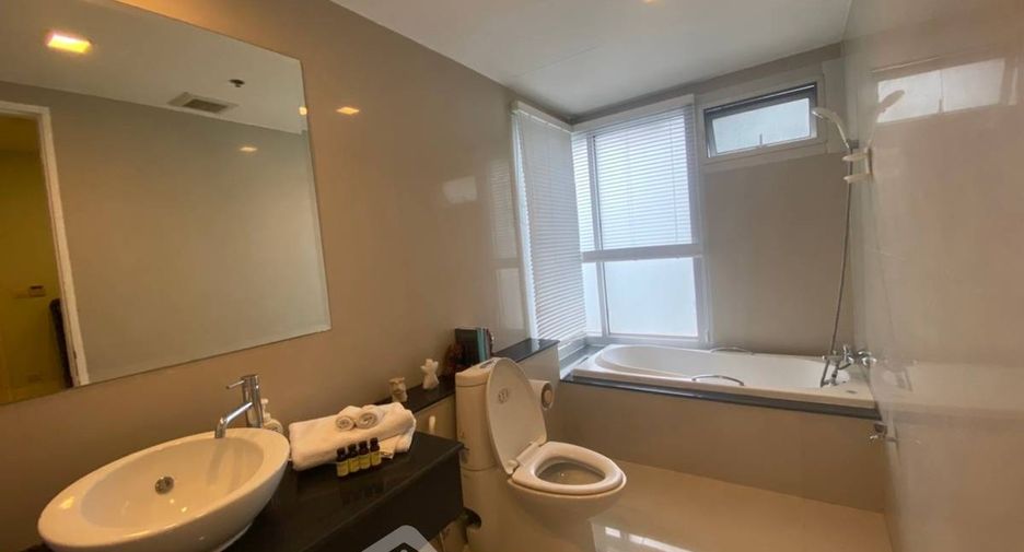 For rent 3 bedrooms condo in Khlong Toei, Bangkok