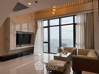 For rent 4 bedrooms condo in Huai Khwang, Bangkok