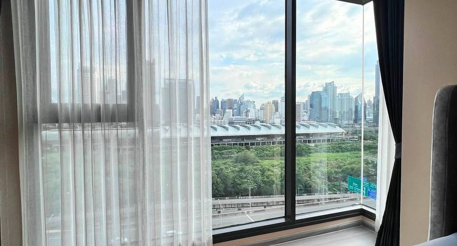 À louer 2 chambres condo à Huai Khwang, Bangkok