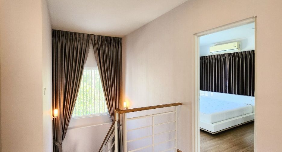 For sale 4 bedrooms house in Lat Krabang, Bangkok