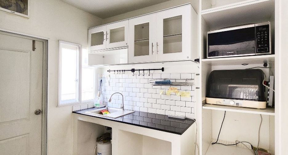 For sale 4 bedrooms house in Lat Krabang, Bangkok