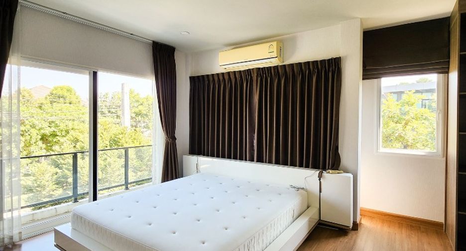 For sale 4 bedrooms house in Lat Krabang, Bangkok
