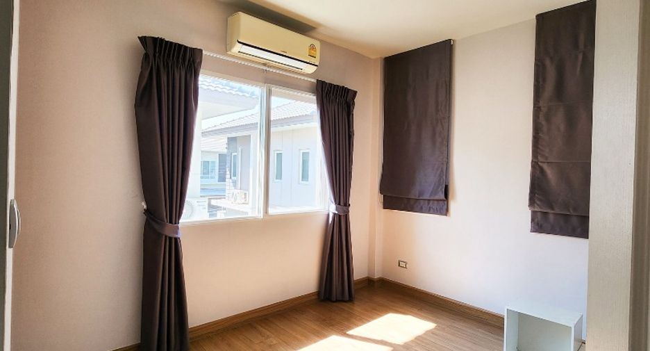 For sale 4 bedrooms house in Lat Krabang, Bangkok