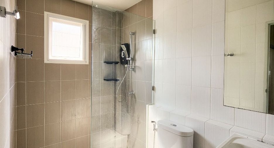 For sale 4 bedrooms house in Lat Krabang, Bangkok