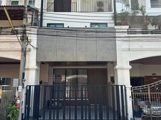 Casa en alquiler de 4 habitaciones en Yan Nawa, Bangkok