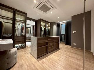 Casa en alquiler de 4 habitaciones en Yan Nawa, Bangkok