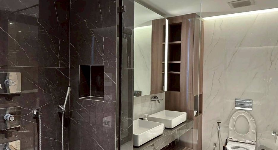Casa en alquiler de 4 habitaciones en Yan Nawa, Bangkok