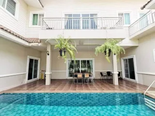 For rent 6 bedrooms villa in Mueang Chiang Mai, Chiang Mai