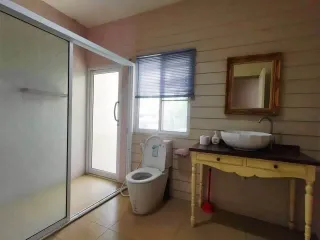 For rent 6 bedrooms villa in Mueang Chiang Mai, Chiang Mai