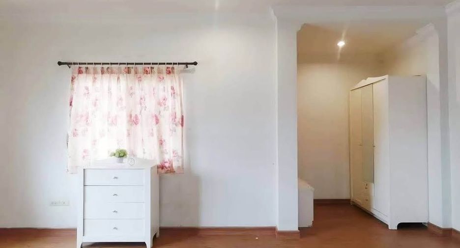 For rent 6 bedrooms villa in Mueang Chiang Mai, Chiang Mai
