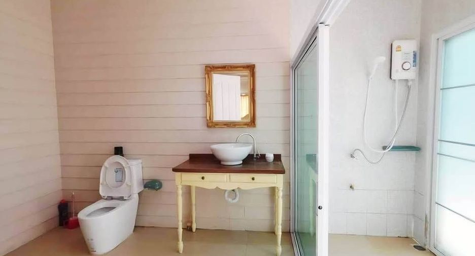 For rent 6 bedrooms villa in Mueang Chiang Mai, Chiang Mai