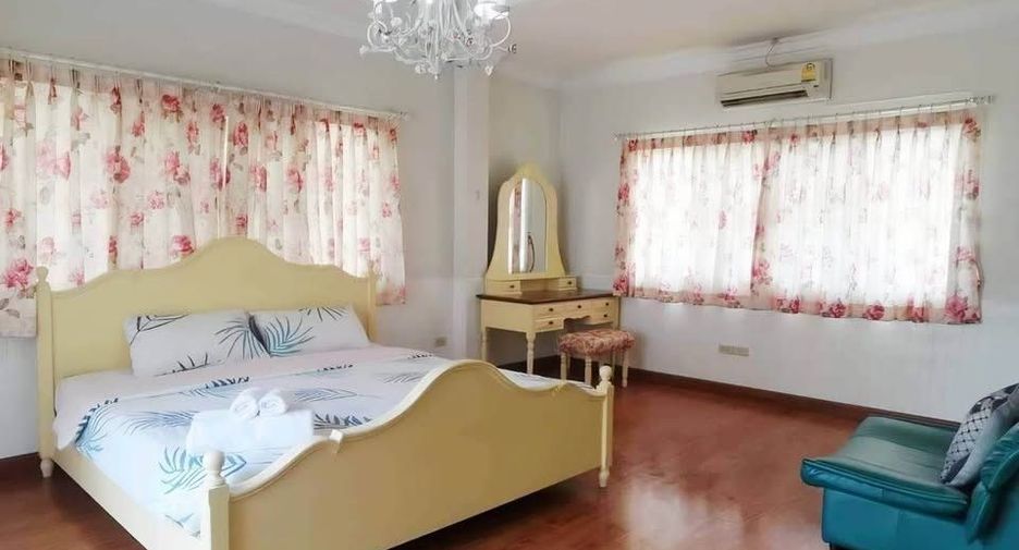 For rent 6 bedrooms villa in Mueang Chiang Mai, Chiang Mai