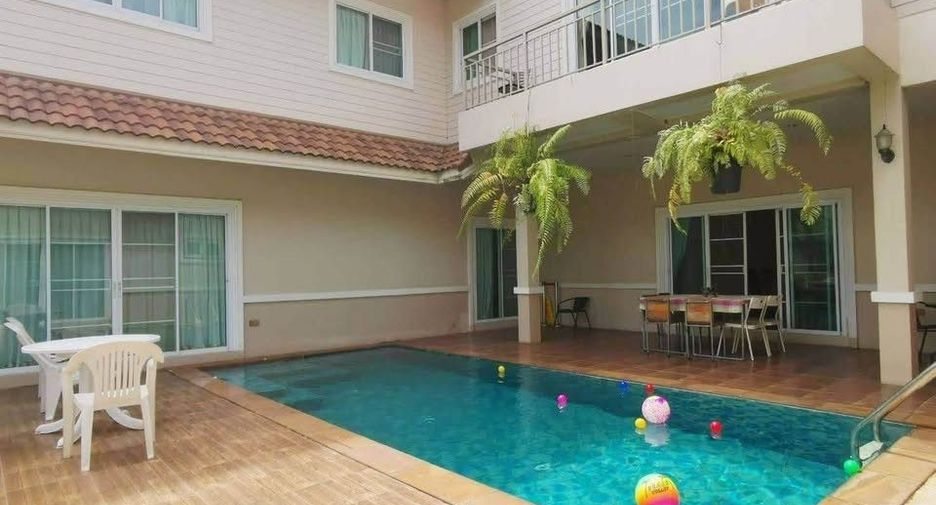 For rent 6 bedrooms villa in Mueang Chiang Mai, Chiang Mai
