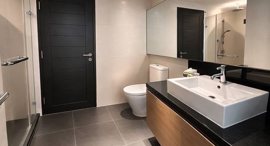 For rent 3 bedrooms condo in Watthana, Bangkok