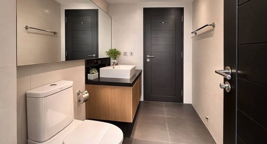 For rent 3 bedrooms condo in Watthana, Bangkok