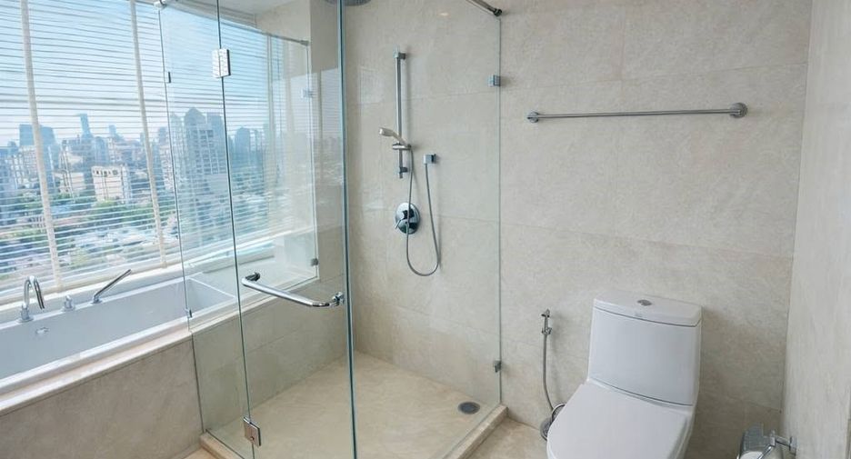 For rent 3 bedrooms condo in Watthana, Bangkok