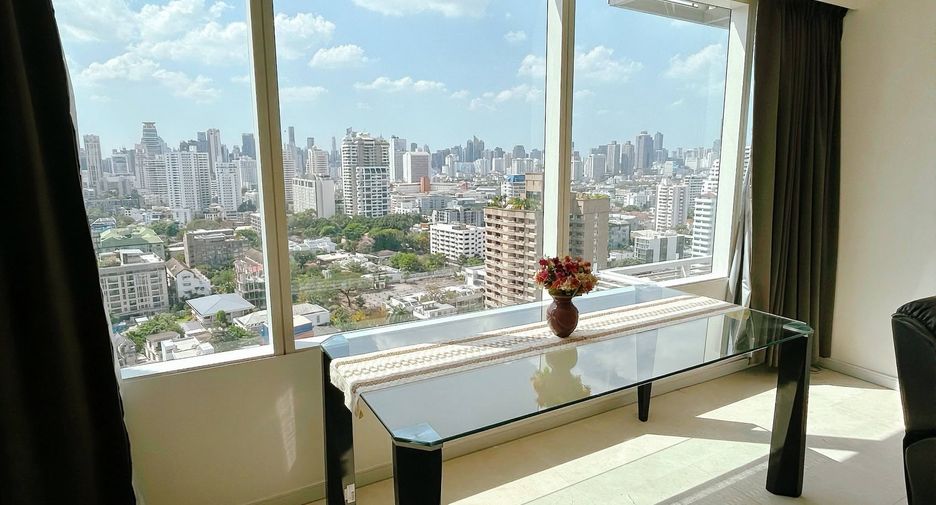 For rent 3 bedrooms condo in Watthana, Bangkok