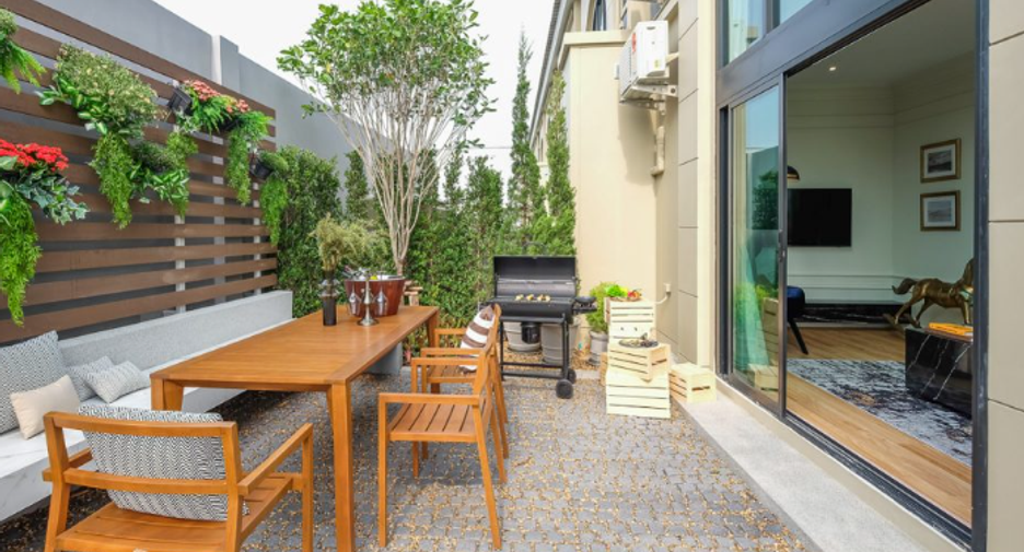For sale 3 bedrooms townhouse in Prawet, Bangkok