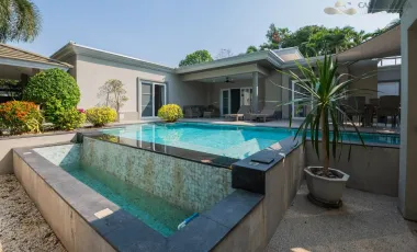 For sale 3 bedrooms villa in Bang Lamung, Chonburi