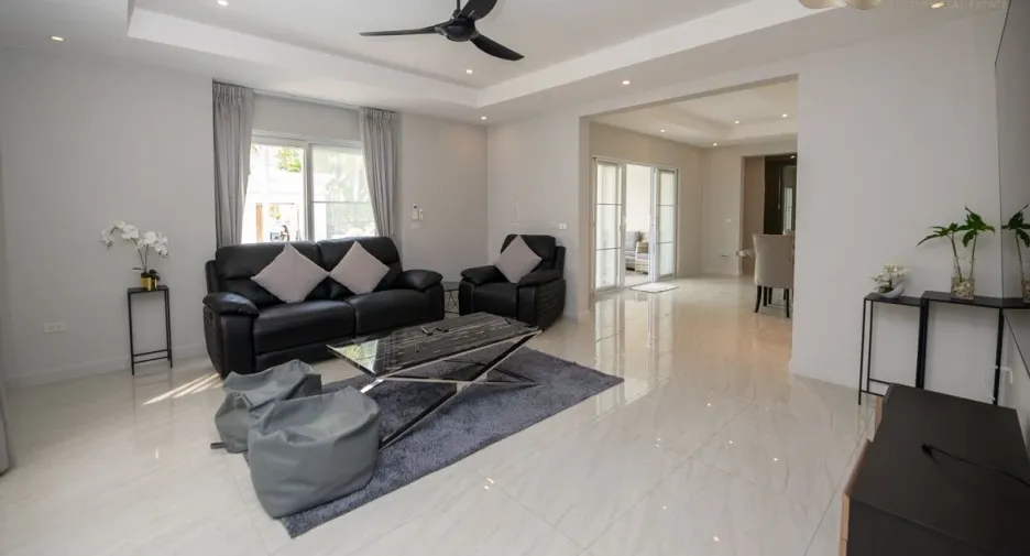For sale 3 bedrooms villa in Bang Lamung, Chonburi