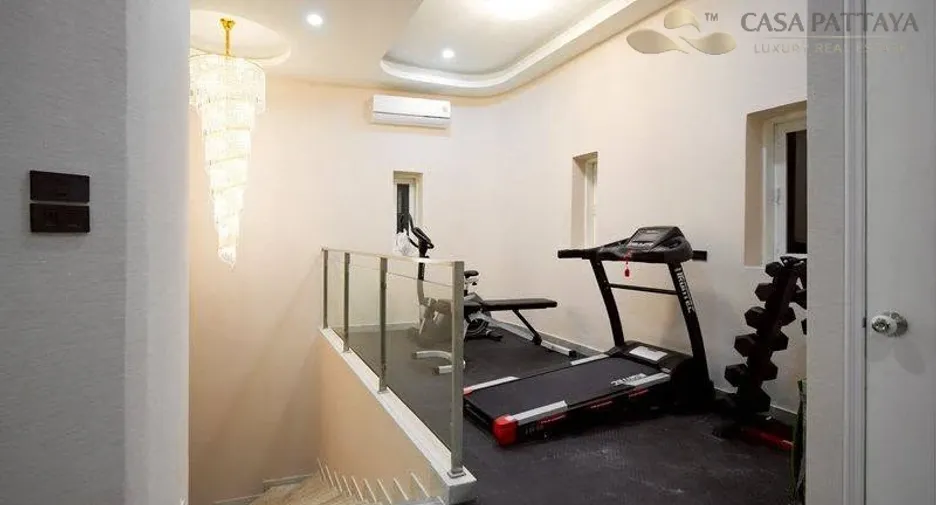 For sale 7 ベッドルーム villa in Jomtien, Pattaya
