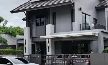 Casa en venta y en alquiler de 4 habitaciones en Bangkok Noi, Bangkok