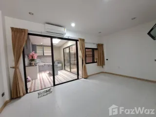 For rent 3 ベッドルーム townhouse in Pak Kret, Nonthaburi
