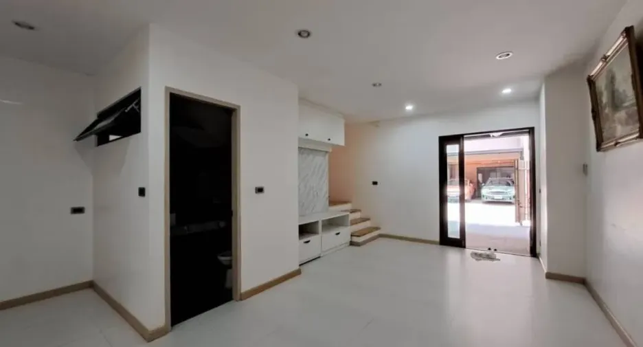 For rent 3 ベッドルーム townhouse in Pak Kret, Nonthaburi
