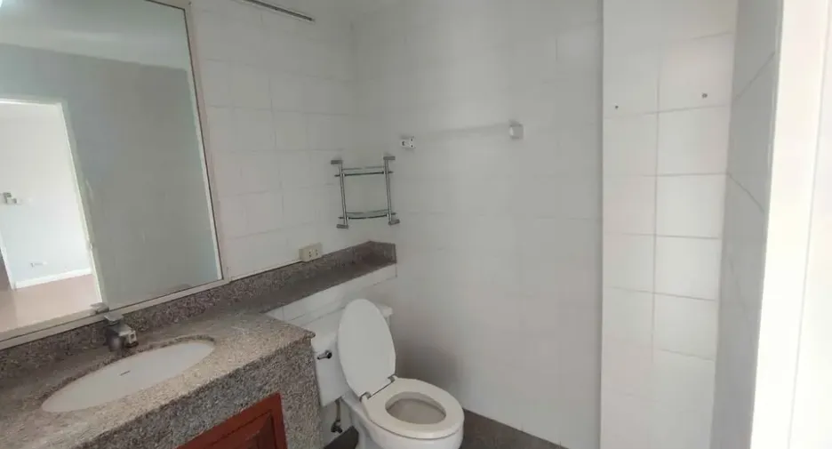 For sale 2 bedrooms condo in Yan Nawa, Bangkok