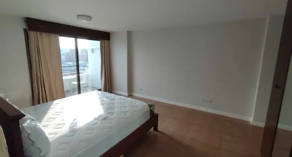 For sale 2 bedrooms condo in Yan Nawa, Bangkok