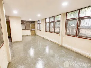 À vendre 4 chambres maison à Lat Phrao, Bangkok