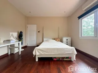 Haus zur Miete mit 5 Zimmer in Phra Khanong, Bangkok