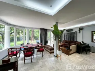 Haus zur Miete mit 5 Zimmer in Phra Khanong, Bangkok