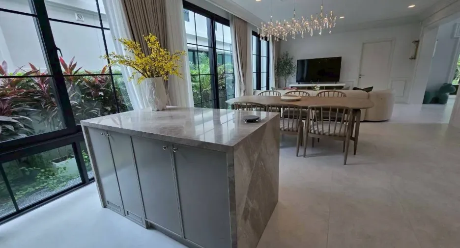 Casa en alquiler de 5 habitaciones en Saphan Sung, Bangkok