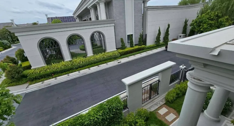 Casa en alquiler de 5 habitaciones en Saphan Sung, Bangkok