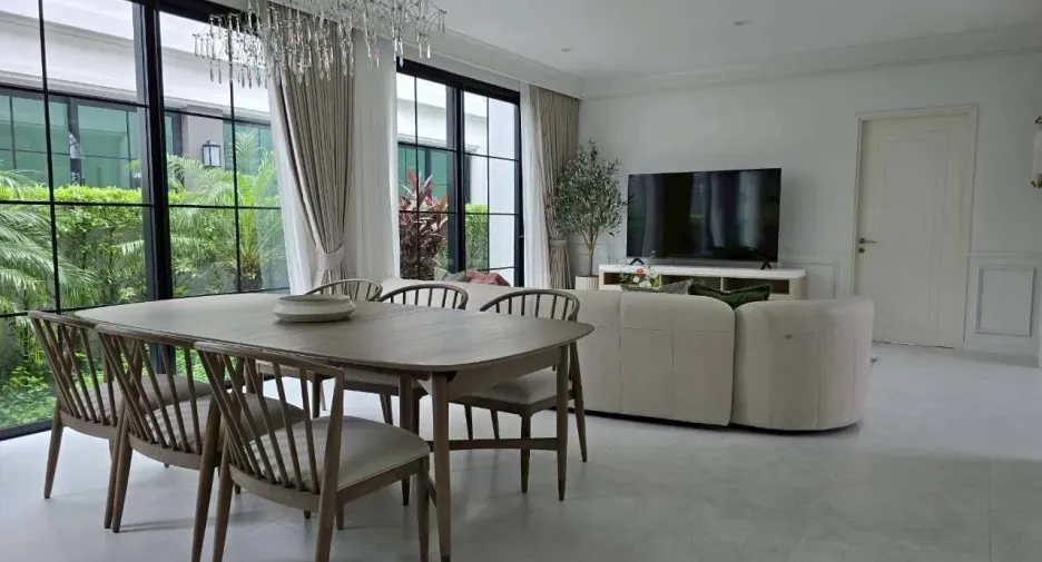 Casa en alquiler de 5 habitaciones en Saphan Sung, Bangkok