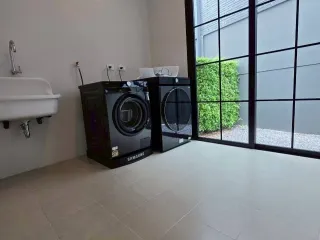 For rent 5 bedrooms house in Saphan Sung, Bangkok