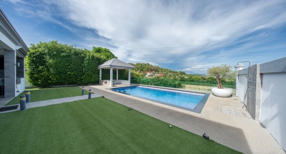 For sale 4 bedrooms house in Bang Lamung, Chonburi
