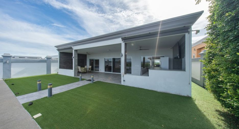 For sale 4 bedrooms house in Bang Lamung, Chonburi