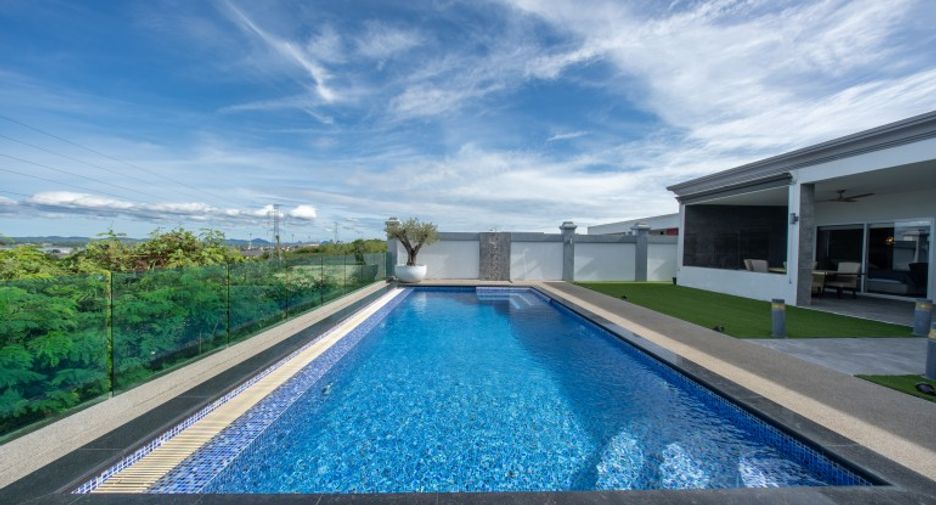 For sale 4 bedrooms house in Bang Lamung, Chonburi