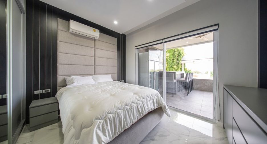 For sale 4 bedrooms house in Bang Lamung, Chonburi